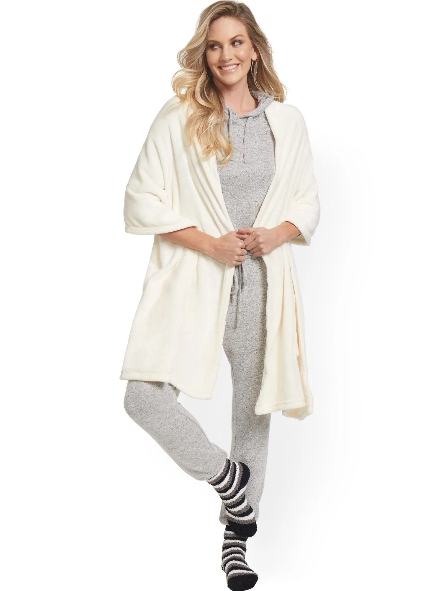 Pedra 2-Piece Fleece Wrap Robe & Socks Set - NY&C x Chic Home